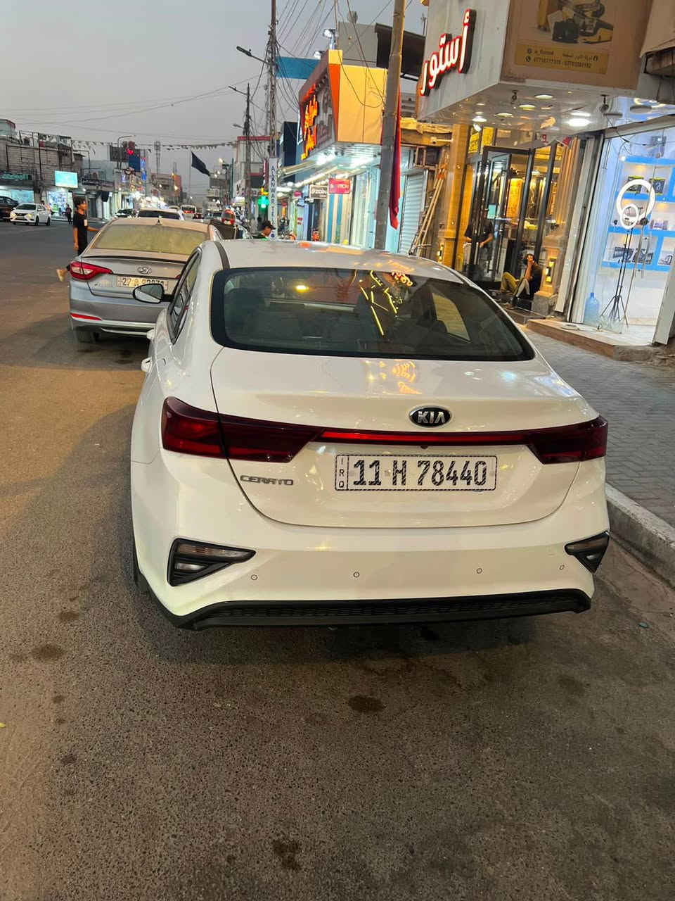 السلام عليكم كيا سيراتو 2020 خليجي  
ماشيه 176 
بيها هذا المدكر الي مبين ب الصوره 
وبيها سحبت كارت فوك قبق البنازين 
والباقي كفاله 
السعر 148 وبيها مجال 
مكاني البصره المعقل 
رقم راعي السيارة 
*********** البصرة, العراق
