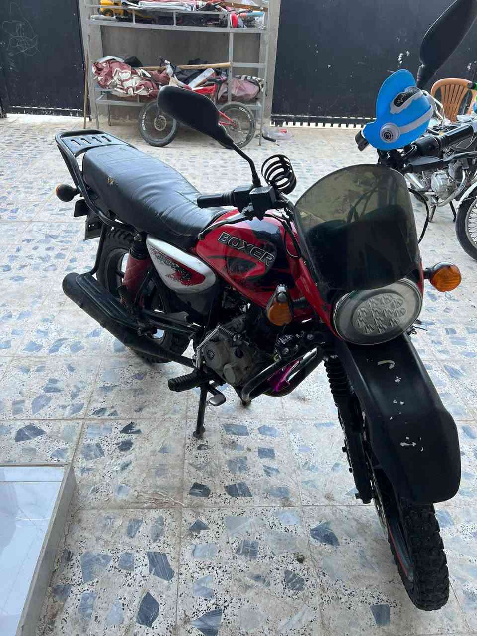 بوكسر للبيع موديل 2023 مكمرك اوراق كامله بس ما مرقم يعني يترقم وميكلف 150 ترقيمه الدراجه مفتوحه وبي ضربه خفيفه بل تانكي وصوت كلش خفيف بل محرك يعني طبيعي  سعره 1300 وبي مجال للطيبين

0789 086 8418
