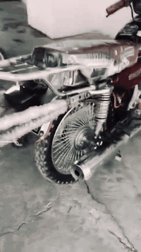 السلام عليكم دراجه موديل ٢٣ محدث ٢٤ مبدل لاستيك ولف فقط السعر ٥٠٠
مكاني بيجي 
الهاتف ***********
