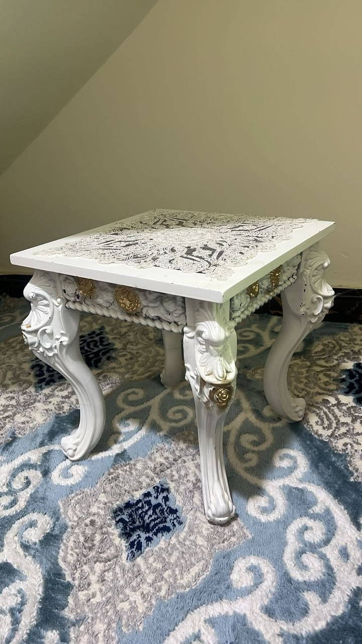 السلام عليكم
اثاث  استخدام قليل
قنفات ٧ مقاعد (3 مقاعد ثنائية، 1 مقعد مفرد)
ميز بلازمة طول 140 سم
طبلات عدد 2
للاستفسار***********
