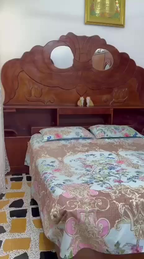 السلام عليكم
ميز مرايه و زاويه مع جربايه وملحقاته جديده للبيع

للا ستفسار 

***********
