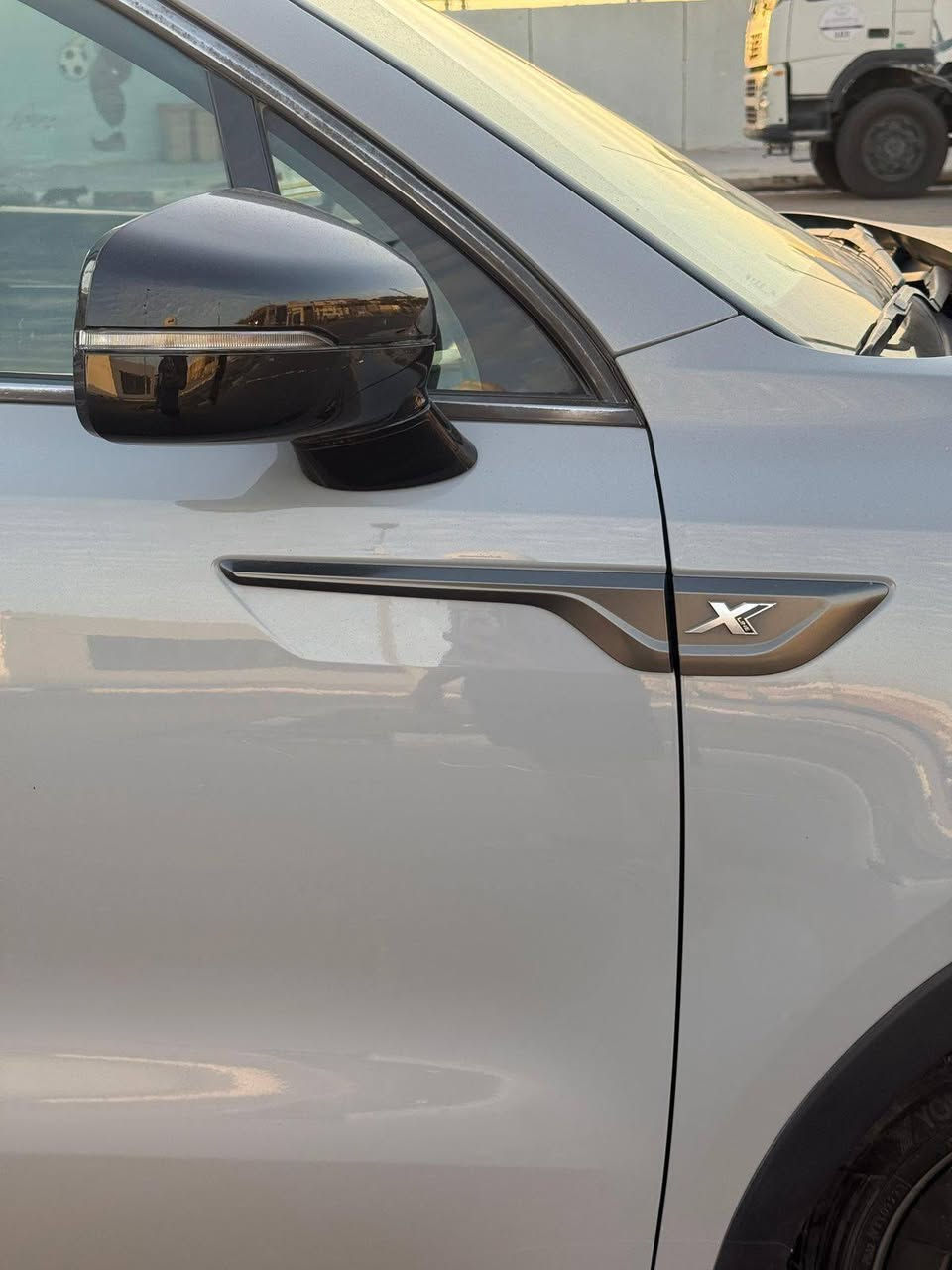 كيا سورنتو 2022 فئهX.Line-وارد أمريكي ، وتأتي بمحرك 4 سلندر تيربو 2.5 لتر مع نظام دفع رباعي (AWD) قياسي، ومواصفات فل كامل تشمل فتحة بانورامية، شاشة كبيرة، كاميرات ، رادارات ، كشنات جلدية (تدفئة وتبريد)، تشغيل بصمة عن بعد، ومساعدات قيادة متقدمة (رادار، قيادة ذاتية)، بالإضافة إلى صندوق كهربائي وشحن لاسلكي، وتتوفر بسبعة مقاعد vip
ناقل الحركة: أوتوماتيكي 8 ، نظام الرجوع للمسار، توقف ذاتي ،  مثبت سرعة ذكي، حساسات خلفية.
الميزات الإضافية: فتحة سقف بانورامية، باب صندوق خلفي 
كهربائي، تكييف منفصل أمامي وخلفي.  رقم السيارة بغداد حادث السيارة بنيد ومدكر  وصور الحادث بلمنشور ومالك السيارة بالبصرة 
العنوان بصرة حي الرساله قرب مامع امام الصادق ع  المسافه لمقطوعه 85 الف كيلو
الرقم ***********
السعر 225$
