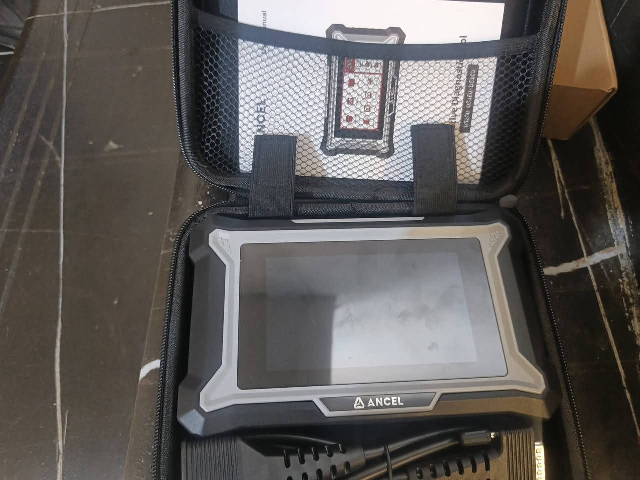 جهاز فحص سيارات.  جديد كارتونه السعر ١٨٠ . للتواصل واتساب *********** غير متواجد بالفيس
