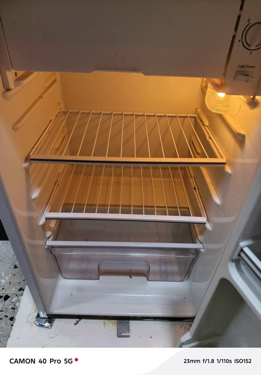 مبرده واحد ونص للبيع سعره 40وبيه مجال //ثلاجه حجم زغير للبيع سعره 70
الاستفسار الاتصال عل رقم ***********
