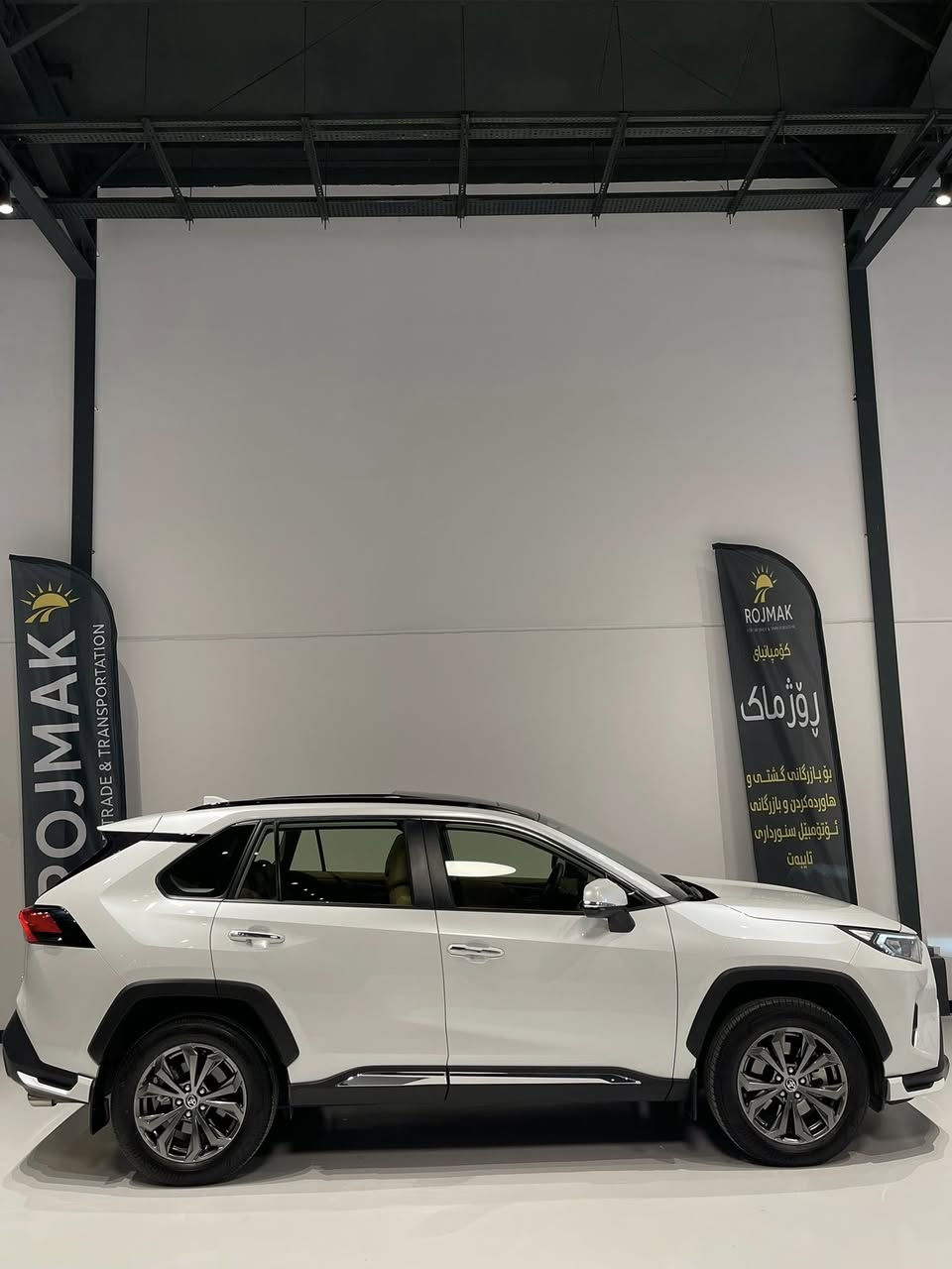 تیوتا راف فور مودیل ٢٠٢٤ فول فول مواصفات وارد خلیجی
سفر مال شریکە - مکفولة دعامی لدعامیة  بدون صبوخ 
ماشیە ٨.٠٠٠ کیلومتر  - ٣ سیرفس مجانی مال شریکە 
مکینە ٤ سلندر بنزین ٢.٥ - دبل اکسل - رقم سلیمانیە 
***********
***********
