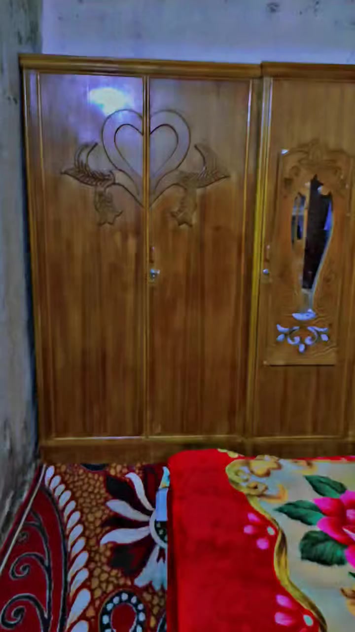 صاج عراقي نضيفه للبيع السعر 550وبيها مجال مكان ديوانيه 
رقم الهاتف ***********
