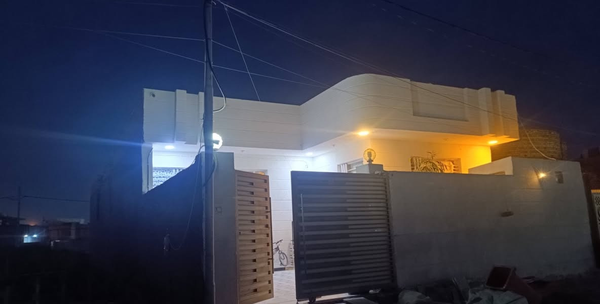 بيت في الكوت الجديده مساحته ٢٢٠م في جمعيه اسكان النفط القطاع ٣ خدمات كامله يقع على شارع تجاري صب قريب على الشارع العام للاستفسار ***********
