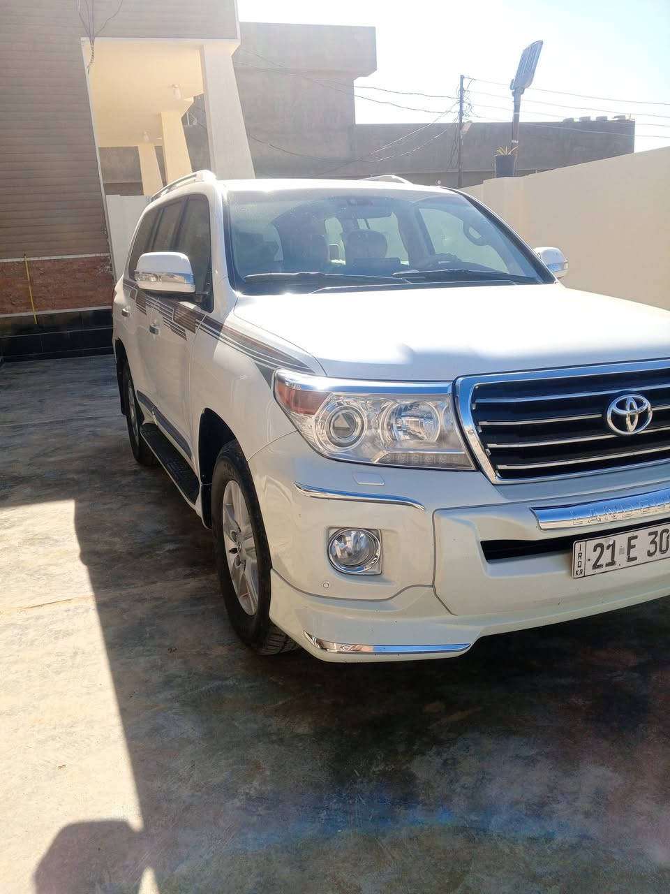 لاند كروز 2012سيارة بريمية كفالة عامة بيهة بارد بسيط موضح يمك ب سونار العنوان ديالى ***********
