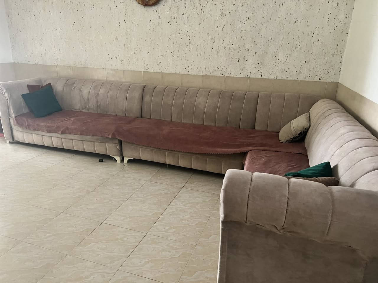 ديوان ١٠ نفرات اي عيب مابي فقط غسل يحتاجله للبيع مكانه اربيل شيخ احمد بيع مستعجل الي يريده ياخذه هسه ب٥٥ الف سعره قفل ***********
