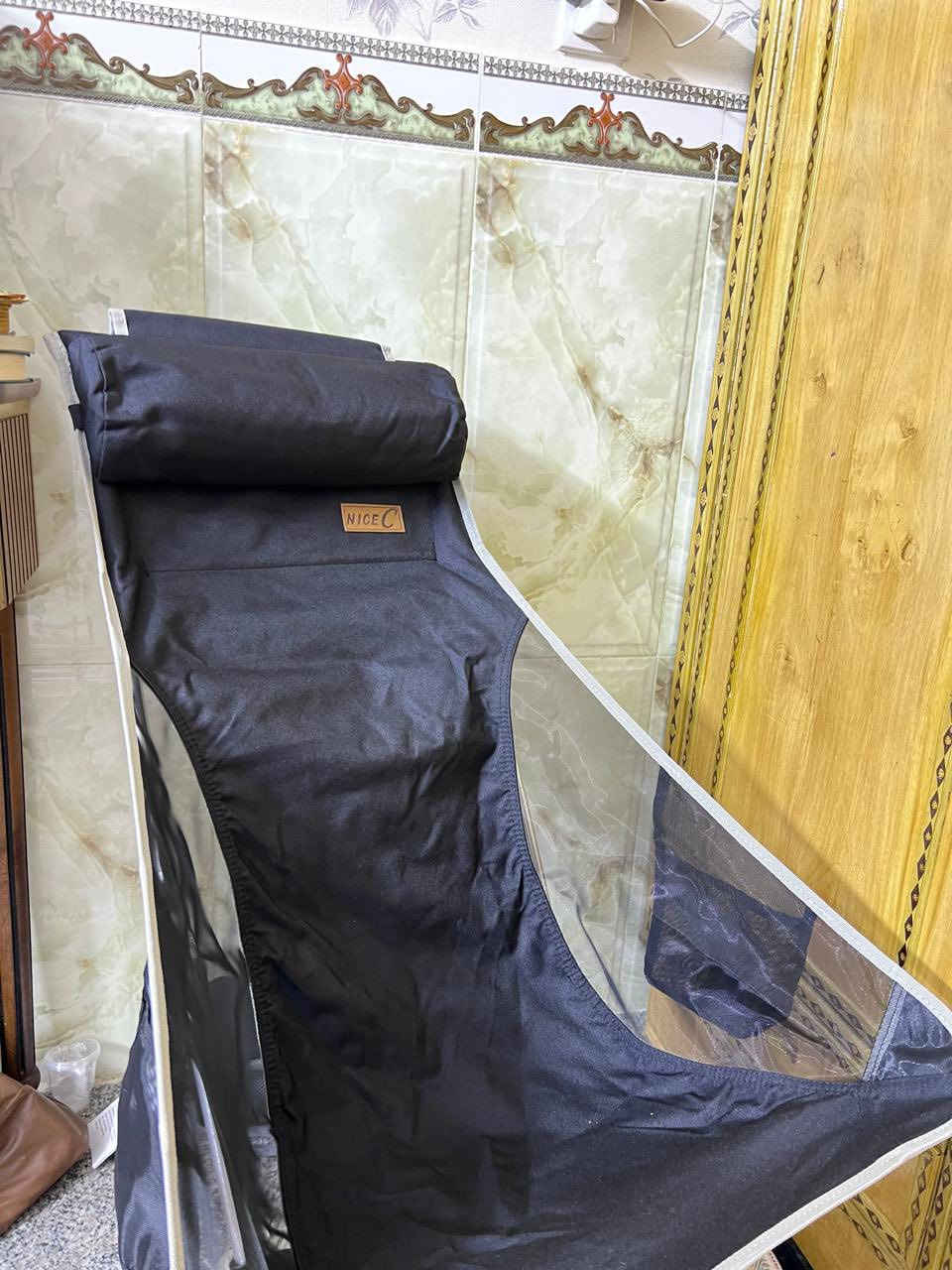 السلام عليكم
متوفر زوج كراسي سفري
ينطبكن يصيرن جنطة صغيره 
قطع مرتبة وجدد
سعر التك ٢٥،٠٠٠ 
توصيل موجود
***********
