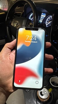 آيفون ١١ برو ماكس • ٦٤ • شاشة وظهر مكسور