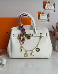 صَبَاَاَפ العافيه عليكم حبايب  توفرت حقيبه نسائيه ماركه HER ..MEES الخ...