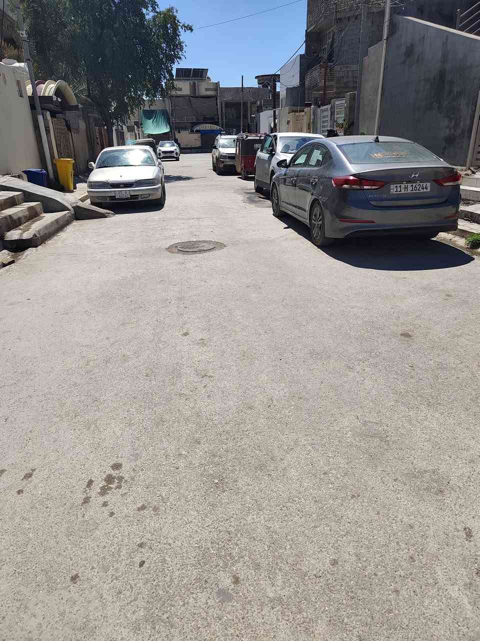 السلام عليكم دار للبيع طابو ملك صرف المساحه 140 واقع حال 160 واجه 7 ونص نزال 22 الموقع بعقوبه ام الكرفس يحتوي الدار علئ 2 غرف نوم 💤 صاله استقبال مطبخ مجمع صحيات مع الاثاث للستفسار ***********
