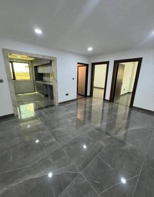 السلام عليكم ورحمة الله وبركاته
شقة للبيع #مجمع_الشروق_السكني 
طابق السابع ... عمارة ١١
مساحة ١٤٥ متر 
غرف نوم عدد ٢ 
صالة 
استقبال 
حمام عدد ٢
مطبخ 
الشقة حيل نظيفة وحاليا مؤجر 
نظام اقساط القسط الشهري ٥٤٨ الف بشهر 
المقدمة ١٩ مليون 
اجور التحويل عل شاري 
والشقة بيها كاونتر تركي 
و ٣ سبالت  
للاستفسار اكثر 
***********
***********
