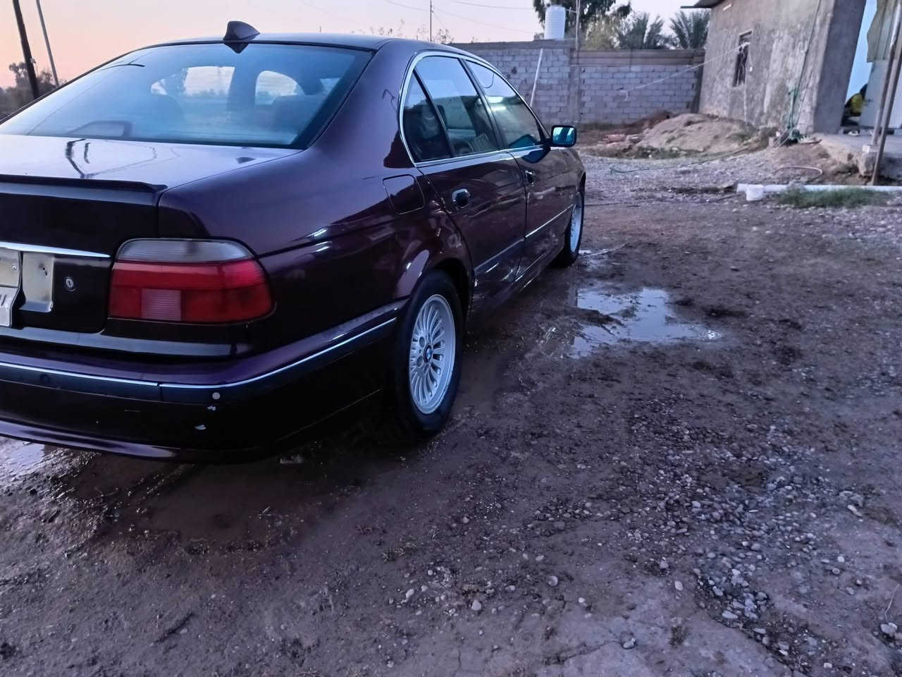 لسلام عليكم للبيع او المراوس حسب القناعه بي ام صقر موديل 1999 رقم اربيل سنويه نافذه  سنه مكينه 28 تك فانوس كير تبترونك اوتو عادي نضامين تحكم بالمري كشنات تدفئه برده خلفيه كهربائيه لايت زينون شاشه كامره حساسات أمامية وخلفية السعر 85 وبيها مجال للشراي
***********
