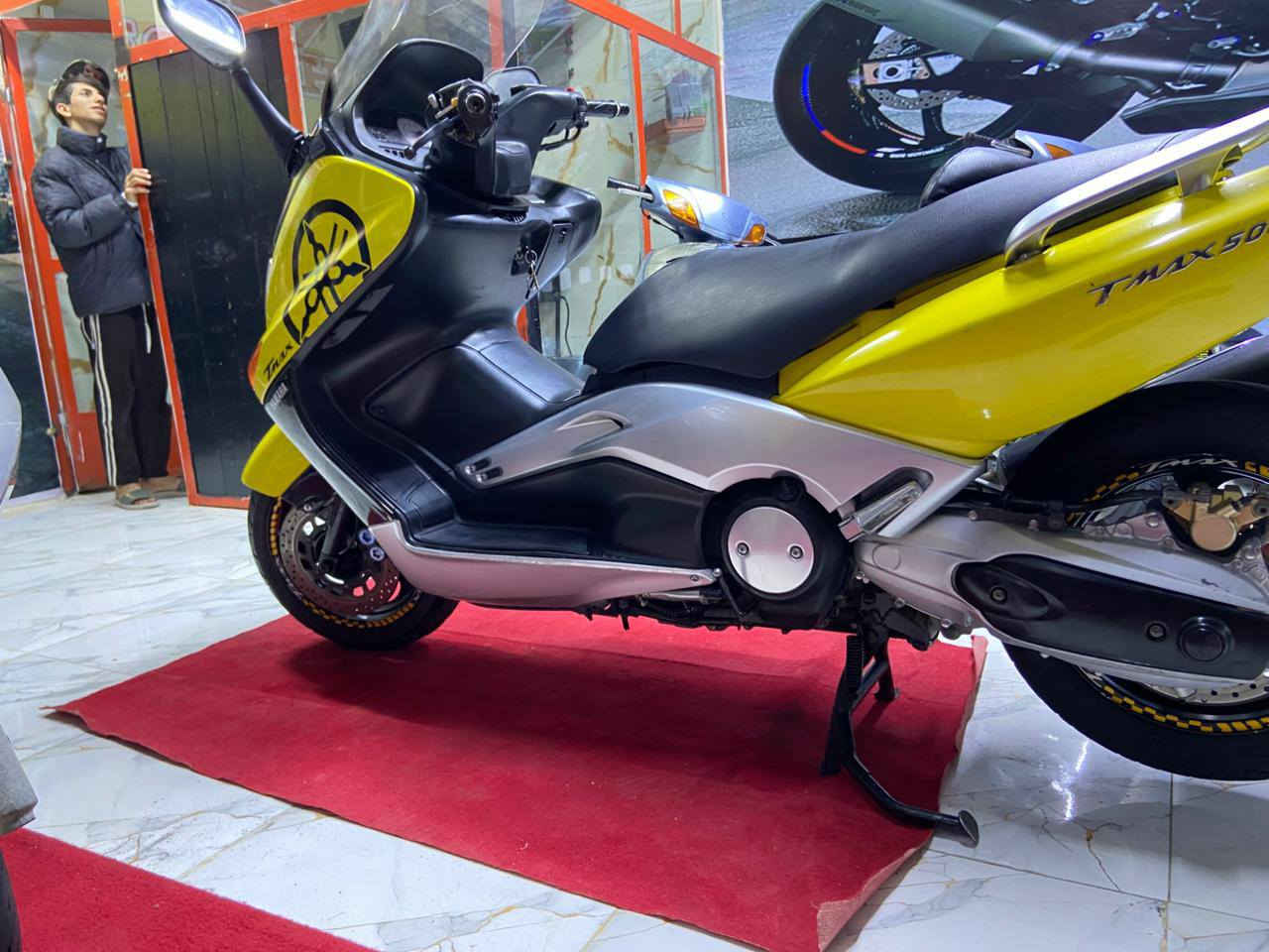 دراجة تي ماكس
حجم المحرك 500
دراجة كفالة عامة مكينة وكفر وشرط الضمان ينكتب بل عقد 
العنوان بغداد حي البتول
الدراجة مستعملة شي قليل 
السعر خاص رقم ‏‪***********‬‏
