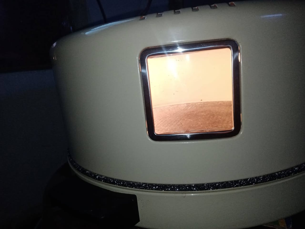 للبيع خبازه امبليوم مستعمله قليل بعدها جديده سعرها 70 وبيها مجال 
البصره حي الشرطة التلفون 7773726896
