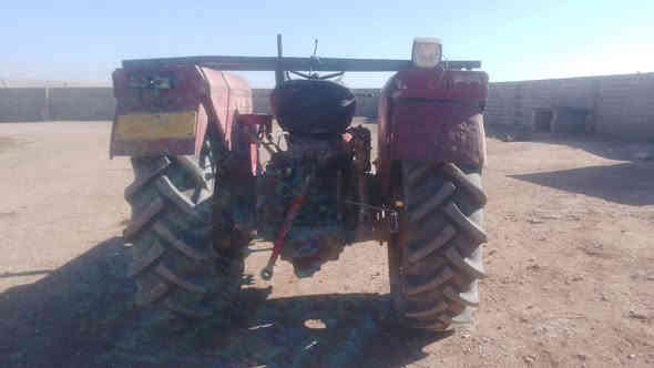 تركتر عنتر للبيع موديل 88حجم التركتر 71 تايرات جدد خلفي اثنين او واحد امامي جديد هودريليك سلف بور جديده شغال لايتات امامي واحد خلفي معه راديتر جديده التركتر بلادي شغاله اي خلل مابي معه سنويه جديده بأسمي تاريخ الانتهاء 2030 المكان  موصل بعشيقه قريه عمر قابجي الأتصال عله الرقم
***********
