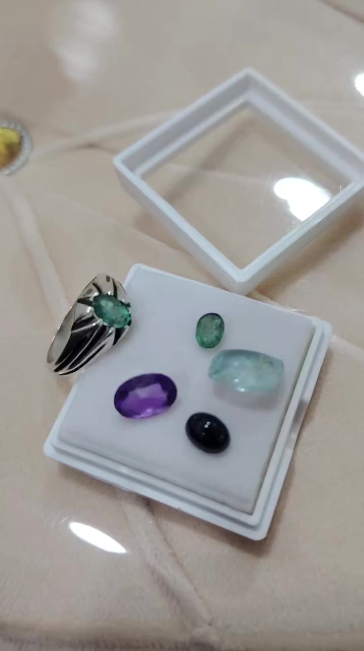 احجار طبيعية بالذمة وعالفحص
زمرد زفير جمشت واكوامارين
كلهن شلع 150 الف شرط الاصالة


**إذا كنت صاحب هذا الإعلان وتريد حذفه لأي سبب، رجاءا أرسل رسالة إلى الدعم الفني**