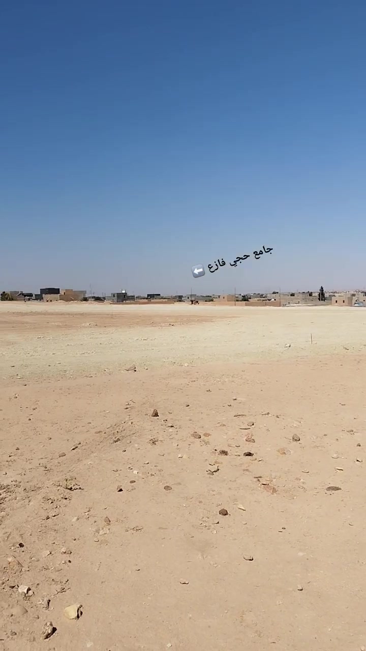 السلام عليكم للبيع قطعة ارض مساحتها (1000) متر 
موقعها النهضة الشرقيه بره جامع حجي فازع 
واصلها سكن وماء وكهرباء 
السـعر 10 مليون وبيـها مجال لـطيبين مـلاحضه 
تعديل القطعة والدفن  عليه الك گاع صافيـه 
لتواصل اتصـل  ***********
