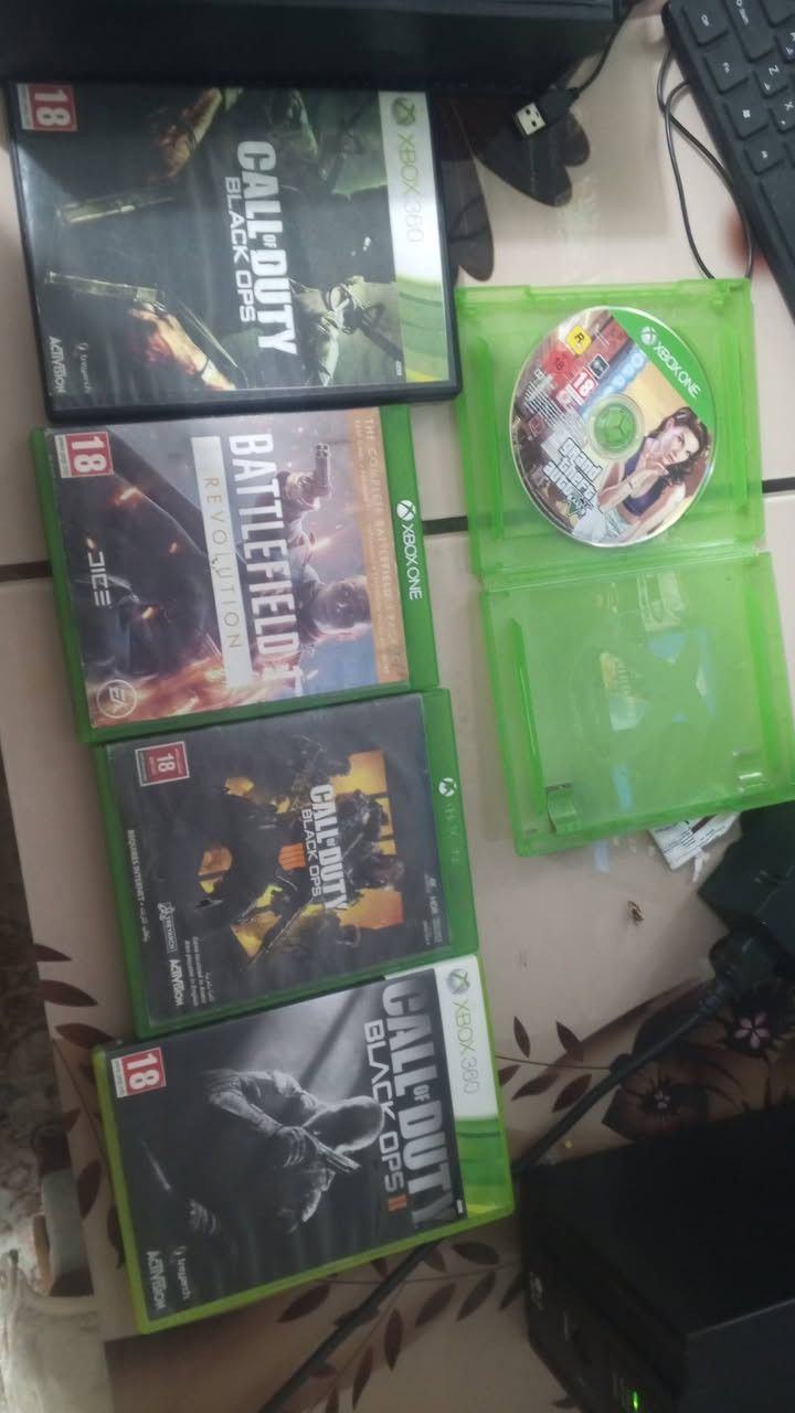سلام عليكم جهاز Xbox one فات مع 5 اقراص و بطارية خاصة ليدة بشحن تايبسي وحساب فيها لعبة Call Of Duty PLACK OPS 3 والحساب بيها بعض العاب مشتريها 
السعر: 160الف ورايدة مراوس بلي ستيشن 4 وهذا رقمي *********** جهاز نضيف وانشاء الله يكون من نصيبك
