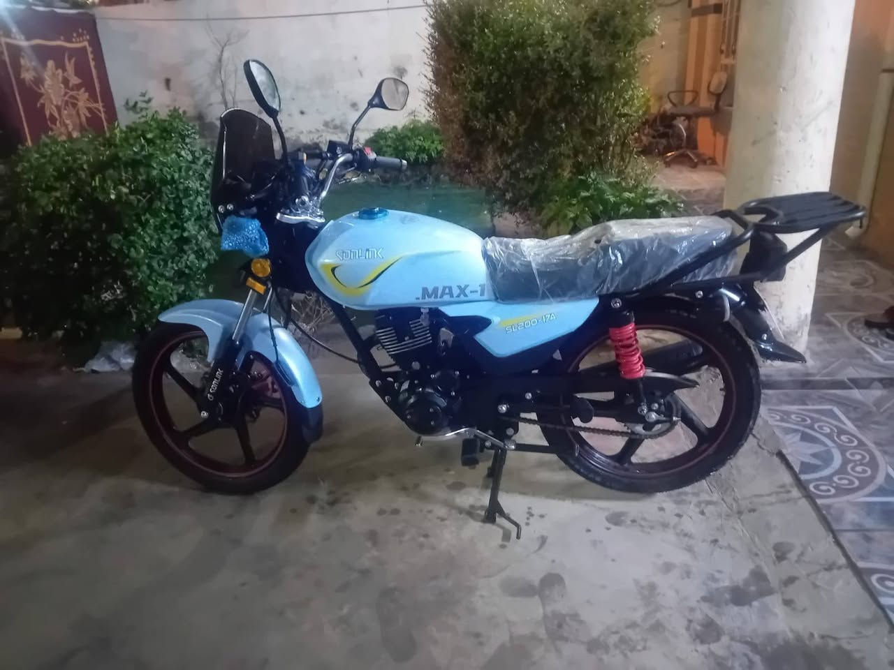 دراجه سولنك للبيع السعر 900بيه مجال جديده كلش كهربائيات كله شغاله مكفولة من كلشي سبانه ممدوده عليه موديل 25 عنواني الرمادي شارع 20 للاستفسار على رقم ***********
