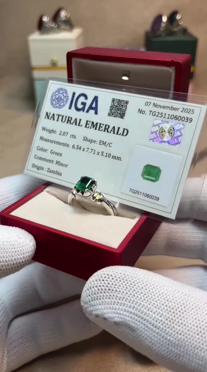 تحفة ثمينة من الزمرد الزانبي 
مع شهادة مختبر lGA عالمية معتمدة 
صياغة يدوي بالكامل حرفية 925 
السعر 350 الف نهائي


**إذا كنت صاحب هذا الإعلان وتريد حذفه لأي سبب، رجاءا أرسل رسالة إلى الدعم الفني**