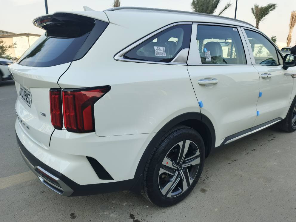 كيا سورنتو 2021 ( خـليـجـي )  شركه دوليه 
مكفوله من الضربه والصبغ   والبارد
رقم بغداد بسمي ارقام جديده وهزه جديده وسنويه
مواصفات
بصمه 
كشنين كهربائي
تشغيل عن بعد 
باب خلفي كهرباء  
نضام بريك ابي اس 
لدات اماميه خلفيه
لايت زنون
كامره اصليه دواره 
حساس امامي خلفي اصلي
شاحن وايرليس
3قطع تبريد
لد امامي بكلايت لد
شاشه كار بلي اصلي 
كروس سرعه
تحكمات ستيرن
اريل انفكيشن
سبعه راكب
ويل كب نيكل
بصمه تشغيل وابواب 
6 سلندر  م3500  مامفتوح بلادي
8كير مامفتوح بلادي   
ترحيب  
كامره دوارة      
مري شفط    اشاره بالمري 
برادات بلاديه 
شاشه كبيرة 
فول تحكم استرن 
اربع انظمه قياده  Sport  eco cimfort   smart 
كشافات ضباب رباعي
علامة بالدواسه 
السياره جديده جدا جدا مكفوله من الضربه والصبغ  السياره جديده ماشيه 42 الف
السعر 270$
***********

*********** بغداد, العراق
