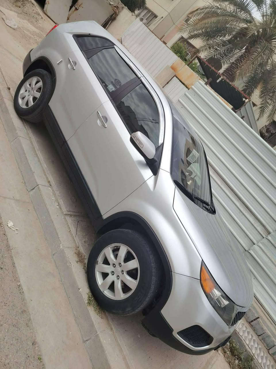 سلام عليكم عندى سياره سورنتو موديل ٢٠١١ محرك ٤سلندر دفع رباعي وسياره بأسمي ورقم سياره انكليزي ورقم سياره بغداد وتخم تاير جديد وسيارة من باسمي مكانه بغدا د بسمايه ورقم الهاتف ***********
