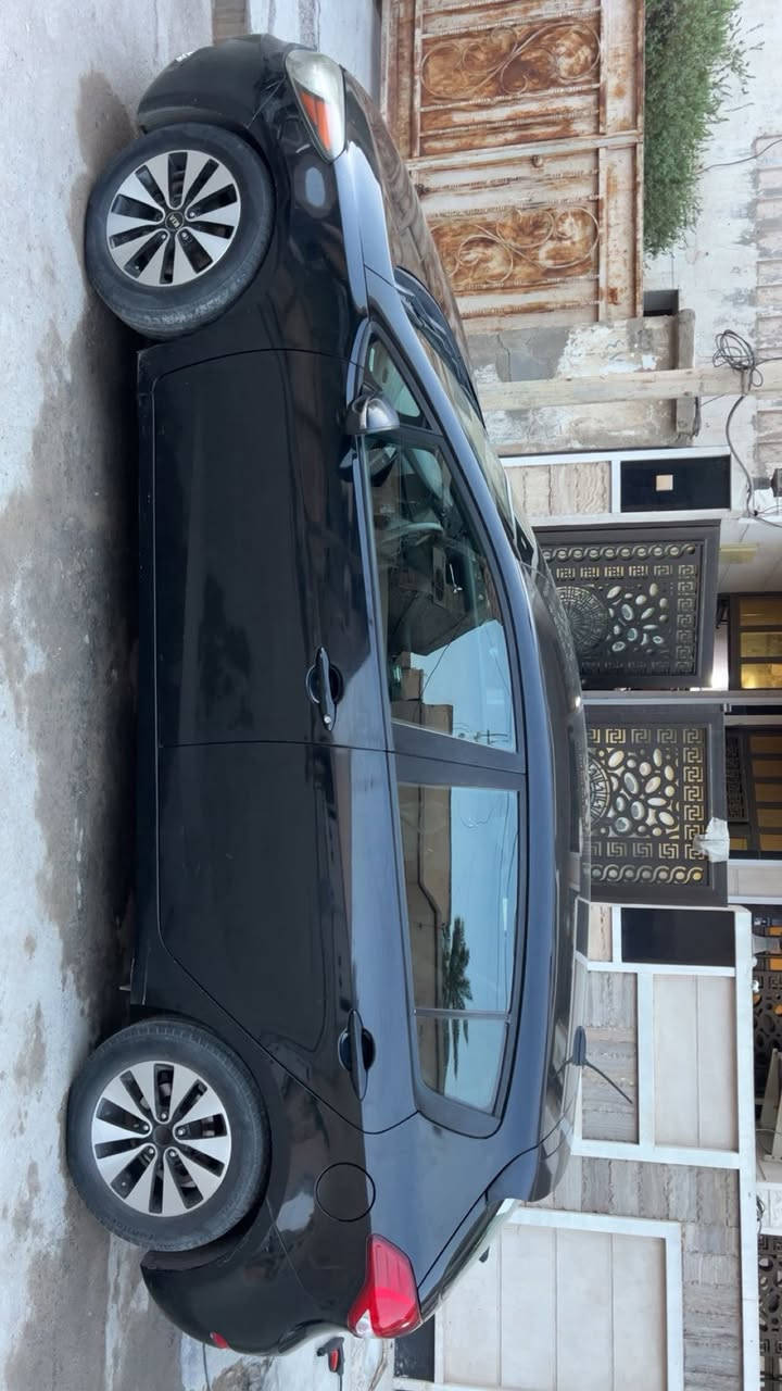 كيا فورتي هاشباك 2016 
محرك 2000 gdi
بدون دفانز بدون تنقيص
ماشية 82 ميل
حادث جاملغ بنيد
صوره الحادث ويه الصور
بنيد مبدل بلادي
بيها ملاحظات بسيطة مبينه بالصور
سنوية جديدة رقم جديد وهزة جديدة
السيارة رايدها 90 بيها مجال بسيط
مكاني بغداد البياع
***********
