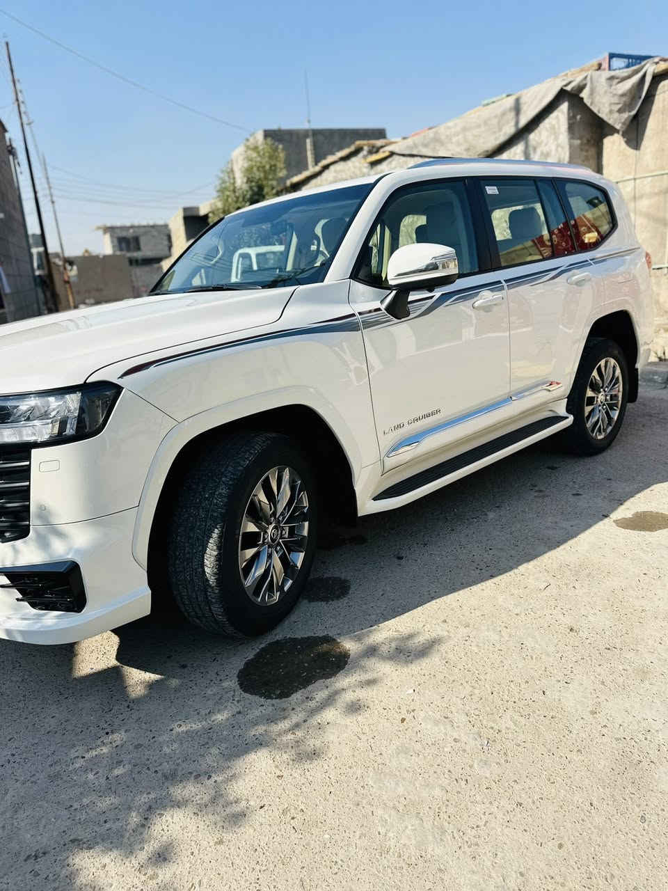 السلام عليكم لاندكروز 24 بريم لمتد فول مواصفات 5 كامرات 3 شاشات تطبيق ماشيه 29رقم بغداد وباقي مواصفات البريم معروفه السعر 715 ورقة مجال بسيط عنواني بغداد قرب جسر الفضيلية الجديد التواصل عبر الرقم ***********
