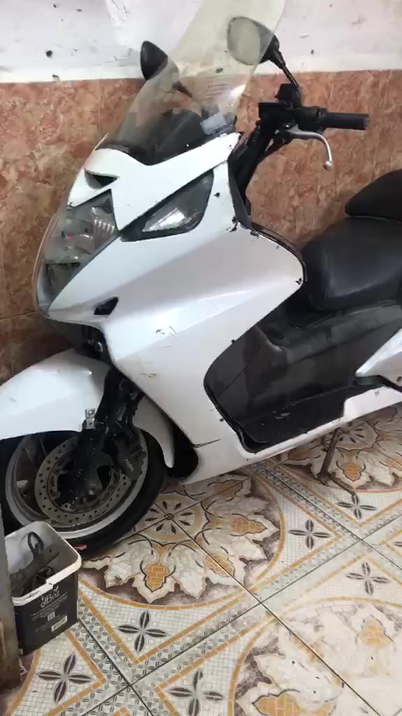 السلام عليكم سلفر ونج مكينة 600مامفتوحة معدل فوك 180شلعة شك الكاع محرك ناعم بس بجمهة شوية تعبان عوزهاا دبلات تريد تاخذهاا ع وضعهاا تريد انطيك دبلات عوزهاا ترتيب لكشن عوزهاا ترتيبات بسيطة كلش سعر خاص او اتصل ***********مكان ديوانية مركز
