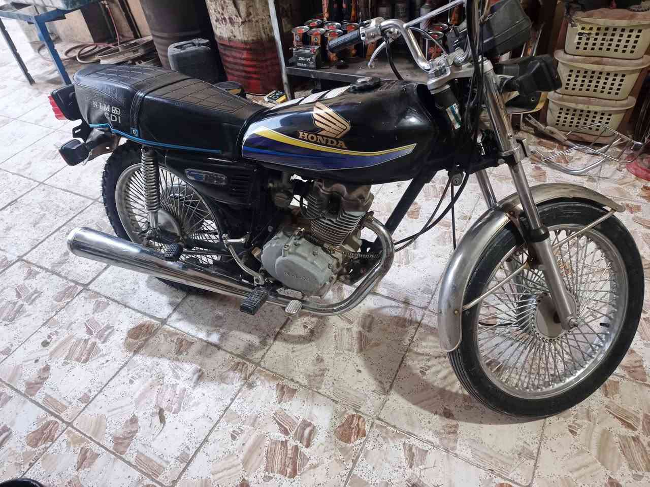 للبيع دراجه نامي اصلي سعر 350 بي مجال دراجه كامله بدون اي عيب ***********
