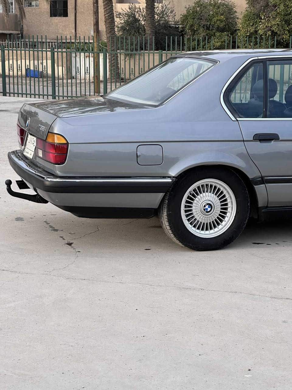 للبيع بي ام دبليو حجم 735 موديل 1991 اصل
سياره تعمير جديد كلشي بيها جديد وشرط الفحص

صبغ عام درجه اولى ميه بل ميه مواد كلها دبير اصلي

السياره شرط مكفوله من اي ضربه او تبديل او خياس

محرك بلادي مكفول كير اوتماتيك مكفول جديد

صدرين جدد تخم تاير جديد ويل كب شعاع اصلي 

داخل جديد برغي نقص ماكو بيها وكلشي بي شغال 

كهربائيات كلها شغاله واير جطل ما بيها كلوب طافي ماكو

كماليتها كلشي بيها اصلي بك لايت سكن لايت كله حاويه 

 سياره الله شاهد مال بيت وبل خير علي صير من نصيبه 

السعر 65 ورقه وبي مجال للشراي العنوان بغداد حي الجامعه 

او مراوس حسب الرغبه للستفسار اتصل 

***********
