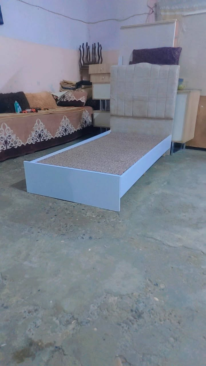 تخت فصال صاج نضافه ٩٠ بلميه خشب ثكيل  السعر ٦٥ قفل واصل البيت شراي يتصل   ***********  ***********
