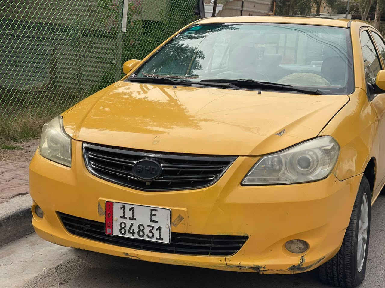 السلام عليكم BYD. G3   2013 كير عادي المرغوب سياره مكفوله من ضربه وصبغ وتبديل وجراد كلها جديده بدون قطرة جراد وصبغ كير محرك صدر تخم تأير كله جديد على وضع الشركه سياره ماشيه 116 حقيقي ممتعوبه رقم بغداد انكليزي فول مواصفات سعرها 52 وبيها مجال مكاني بغداد 
رقمي ***********
