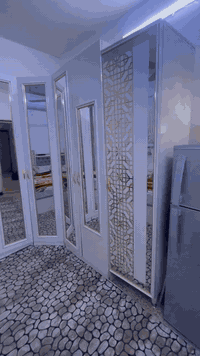 السلام عليكم غرفه اخشاب تركيه 9 قطع كنتور زاويه 8 ابواب بمليون وبيها مجال مكاني بغداد الشعله ***********
