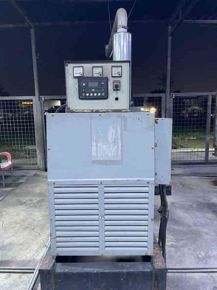 سلام عليكم مولده للبيع بيركنز 2800 ممشتغلا بل اعرق ابد بلاديه راس توليد 500 كيفي انتر كولار شغال راديتر جديد وايرات بلاديه بدون اي جطل مكانها الدوره المهديه الاستفسار *********** 
السعر 225 ورقه
