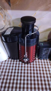 معصارة فواكه • مستخدمة شوي • كارترون