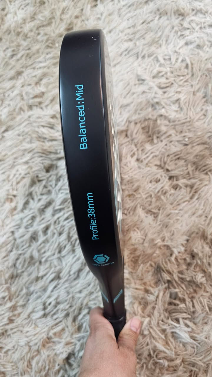 مضرب بادل جديد غير مستخدم الاستفسار واتساب ***********
