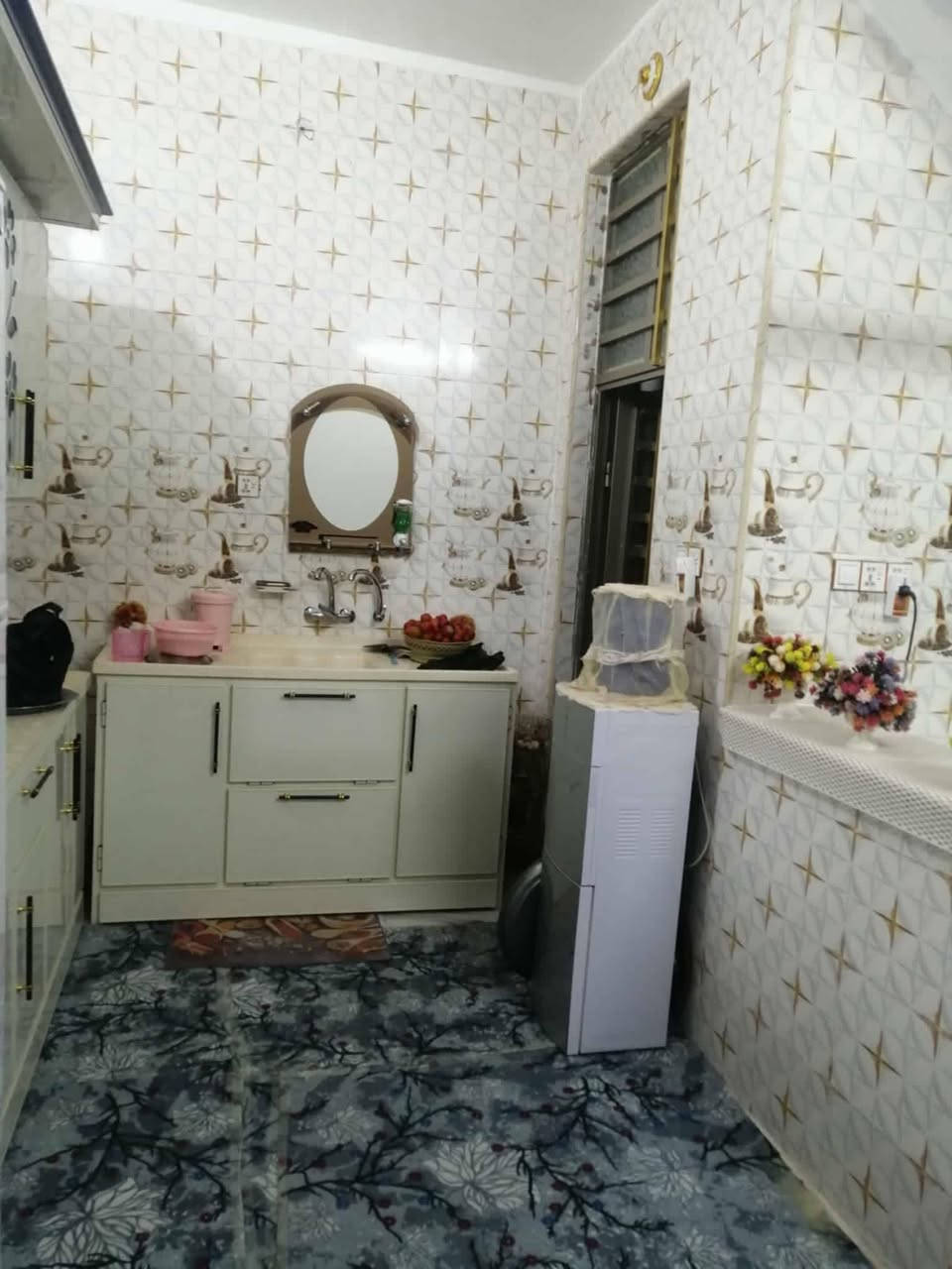 سلام عليكم بيت 100.متر حي النداء المنطقه بل 50-الف طابق اونص الطابق الاول غرفه وصاله ومطبخ مغتوح اوستقبال اوتخاريخ داخل وخارج الطابق الثاني غرفه وصاله اوتخاريج البيت طابو صرف بسمي قرب مدرسه الئبتدائيه  الاتصال عل واتساب او رقم ***********----السعر 95--. مع
،
