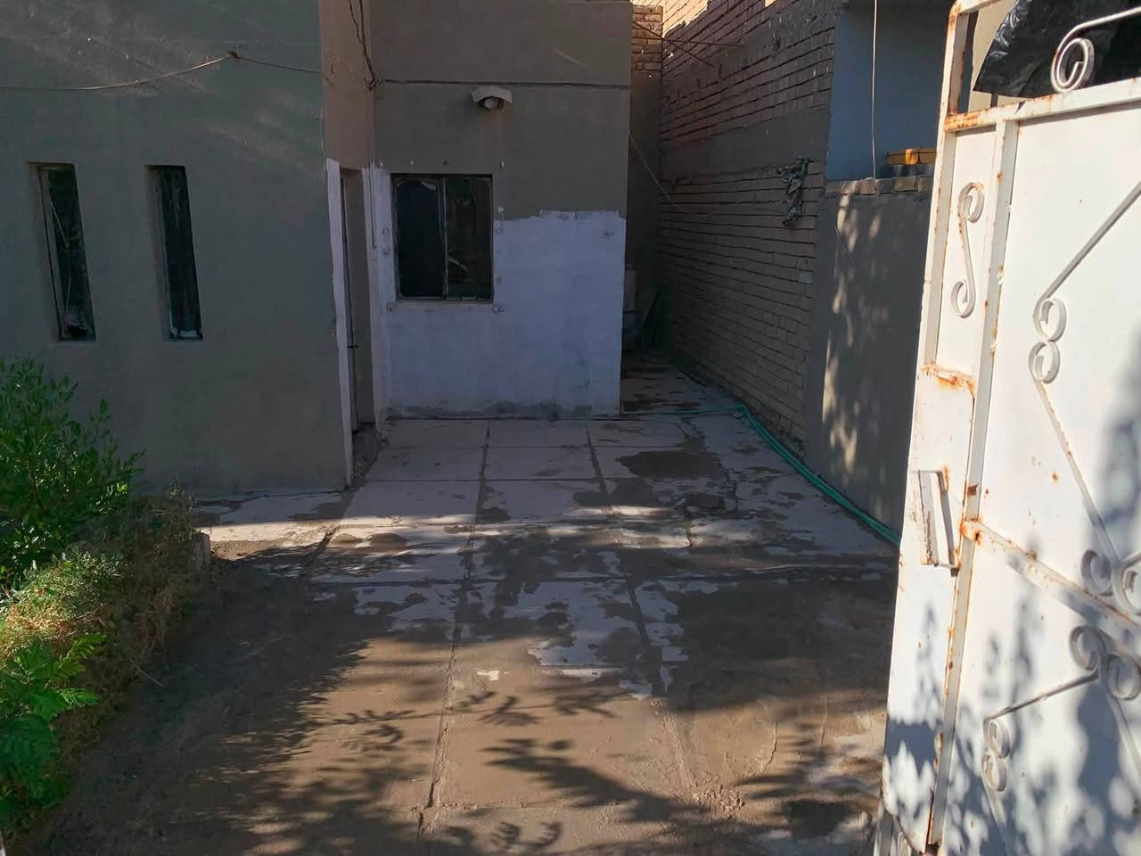 🏡 بيت للإيجار – حي الفرات

📍 العنوان: حي الفرات، مقابل مدرسة الأقصى.

يمتاز الموقع بشارع مبلط ومجاري مكتملة حتى باب البيت.

مواصفات البيت:

- غرفة نوم
- صالة
- مطبخ
- مجمع صحيات
- كراج
- حديقة

للاستفسار والمزيد من التفاصيل، يرجى التواصل على الخاص أو الاتصال.***********
