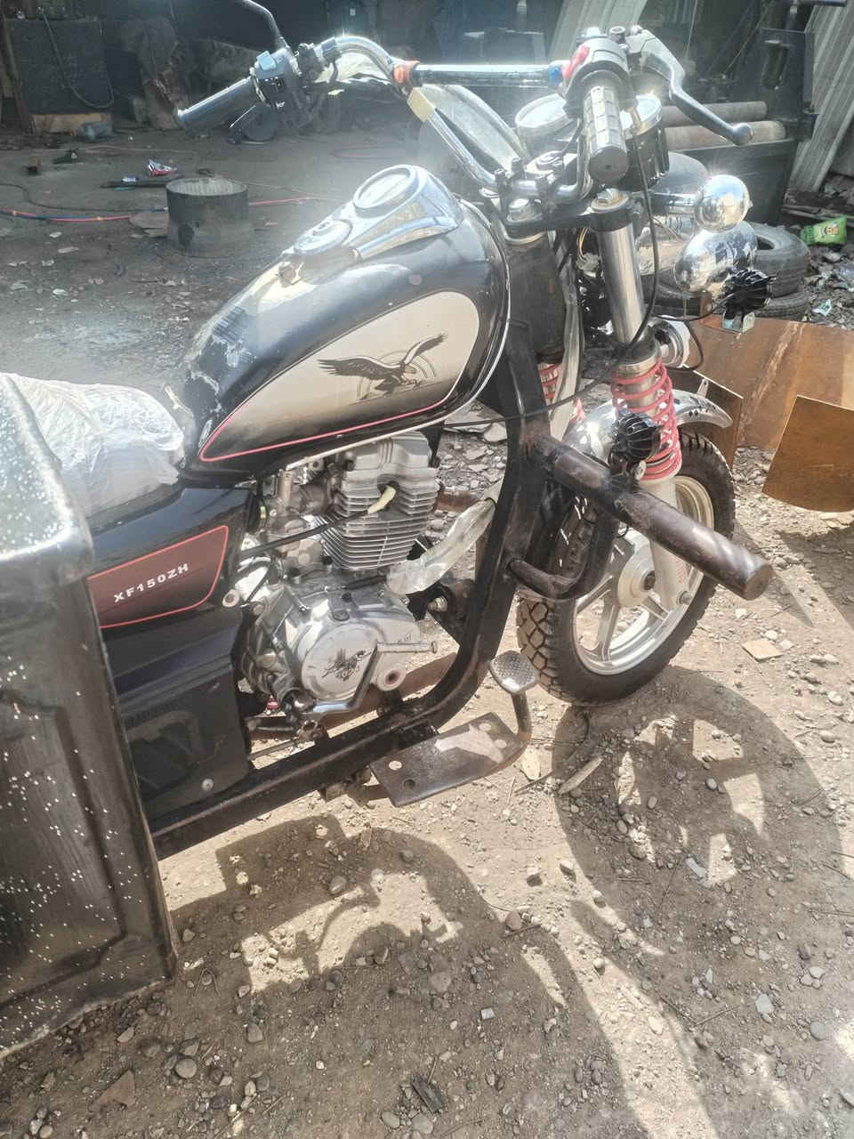 السلام عليكم ستوته للبيع موديل 23 كلها شغاله محرك معمر جديد كهربائيات كلها شغاله ضفيره جديدة بودي مغلف2 ملم تايرات جدد اسبير السعر مليون و ثلث ميه ***********
