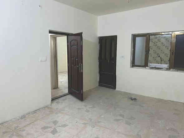 السلام عليكم 
للبيع بيت في حي تونس بنهايه فرع اسواق دانية بالزراعي...
المساحة ٧٥ عرض الواجهة ٨.٢٠
النزال٩.٢٠ عرض الشارع ٦م الفرع هادئ
الطابق الاول مطبخ وخدمات وهول وطرمة وغرفتين نوم وخدمات 
الطابق الثاني مخزن وسطح 
مجاري وخدمات كله كامله 
صور البيت بالمنشور 
لاستفسار اكثر *********** 
والسعر جداً مناسبب.....
