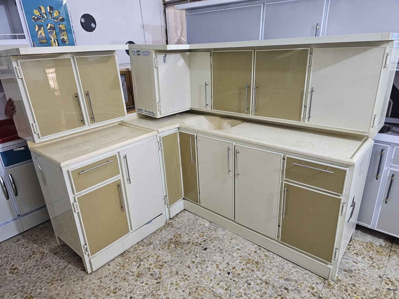 سنكي وكاونتر اربع طع كلش نضيف وتسكام وكلة مرمر اي ضرر مابي برغي معايزة العنوان نجف حي جزيرة سايدين مطعم العكايشي فرع جامع ثقلين *********** النجف, العراق
