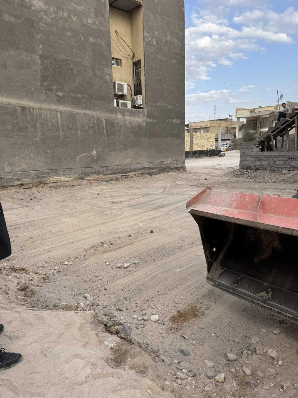 العرض غير شي هاي المره 😍 🔥🔥🔥🔥🔥

* خارطتك علينه 😳
* وتسقيطه هم علينه 😉✌️
 * وبابك الخارجي  هم علينه ✌️✌️✌️
وبعد ما خلصت
سخانة هم علينه 😍
 وماطور الماي ١ حصان منشأ هندي  هم علينه 
وتدللون والماعنده بلاش الشغل كله

****يعلن  مكتب العبادي لبناء الدور والمباني السكنيه عن     استعداده لبناء الدور وحسب المواصفات المطلوبه وبكوادر هندسيه واختصاصيه 
 
ملاحضه : العمل حسب المطلوب 

او تندر العمل الاعتيادي 

١-تعديل الارض او قلع التربه واستبدالها بلسبيس والحصى الخابط والاسمنت الناجح مختبرياً (حسب طلب الزبون) 

٢- عمل الرباط الارضي. بلحديد الايراني الناجح مختبرياً وهندسياً قياس ١٦ ملم (٨ شيش) ٤٠*٨٠

٣ - بناء بتلو حسب الجيران او المنطقه 

٤- صب كوبلن ولبخ البتلو من الداخل والخارج والتزفيت بلبرايمر كوت العراقي او الاماراتي 

٥-بناء الدار بلوك او طابوق حسب الطلب بارتفاع ٣.٦٠ من الداخل

٦- عمل رباط علوي ٢٠ *٣٠ بتسليح حديد ايراني المنشأ 
١٢ ملم ( ٤ شيش )

٧- صب السطح بلخبط المركزي او العادي حسب المواصفات ونسب الخبط الهندسيه بارتفاع ٢٠ سم
وتسليح بحديد ١٢ ملم 

٨-عمل الفريمات للابواب والشبابيك الحديديه كافه بحديد ٣ ملم * ٤ انج  

٩- عمل ابواب الحديد تفصال حديد ٢ ملم لجميع المقاطع

١٠- عمل فريمات الابواب الخشبيه جاوي والابواب تفصال صاجي ٦ ملم 

١١- بناء بيتونه بارتفاع ٢.٨ م مع صب السطح 

١٢- بناء ستاره بارتفاع ١.٦ م ( ٨  ساف ) مع الكوبلن 

١٣- صبه نضافه بارتفاع ١٠ سم

١٤ رش التربه بماده الكلورودين  ( ضد الارضه والحشرات )

اعمال التشطيب ٢——-/٢——
١- لبخ الجدران الداخليه والخارجيه بلاسمنت العادي الاسود  
٢- تبييض الجدران بلبورك السعودي او العراقي  
 ٣-تاسيس الكهربائيات بلاردني او الفنار السعودي حسب الطلب والاتفاق 
٤- تاسيس الماء والمجاري كلاسك او حسب الطلب المواد مصري او تركي 
٥- السقوف / ثانويه او جبس بورد او سحبات بياض حسب الاتفاق او رغبه الزبون 
٦- اعمال الجام حسب اختيار الزبون. 

للاستفسار اتصال او واتساب  
***********  احمد 
*********** م . اياد
