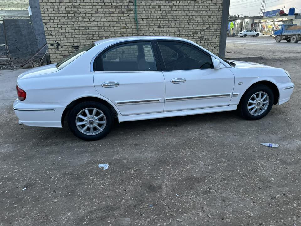 السلام عليكم ورحمة الله وبركاته 
سوناتا 2002  4 سلندر مكينة وكير وحدادية وتايرات جدد اوتماتيك جاهزة من كل شي 
حتى المرايات شفط بأسمي سنوية ل 2030
مكانها الحلة السعر 63 وبيها مجال 
***********
