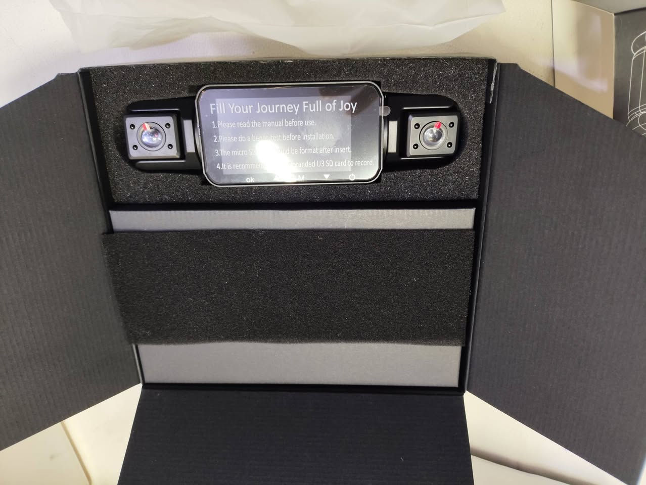 ماركه من الديج ال معروفه غنيه عن تعريف تشتغل شحن
منفذ تايبسي مثل ما واضح بلفديو
داش كام 4 كامرات رئيه ليليه
 بلشعه تحت الحمراء واي فاي نظام تحديد المواقع 24h شاشة ركن السيارة 4 عدسة HD 1080P مسجل فيديو APP التحكمم
سعر 55 غير قابل لتفاوض جديده
اخر قطعه باقيه


**إذا كنت صاحب هذا الإعلان وتريد حذفه لأي سبب، رجاءا أرسل رسالة إلى الدعم الفني**