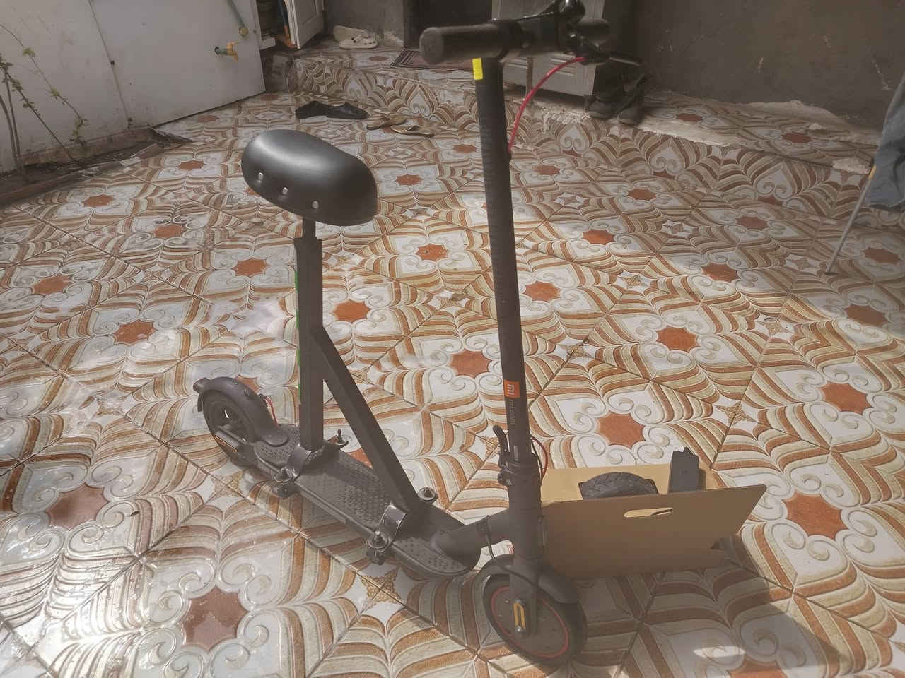 سكوتر للبيع اسم السكوتر سكوتر-Pro2 سكوتر نظيف واستعمال قليل تقريبا شهر عليك كشن فصال هو وحديده
سعره بالمنشر 550 من غير الكشن والحديد 

وانا رايده ب 300 سرعه سكوتر 25 يكفي شاحنه 30 كيلو المكان البصره الحيانيه

رقم الجوال ***********
