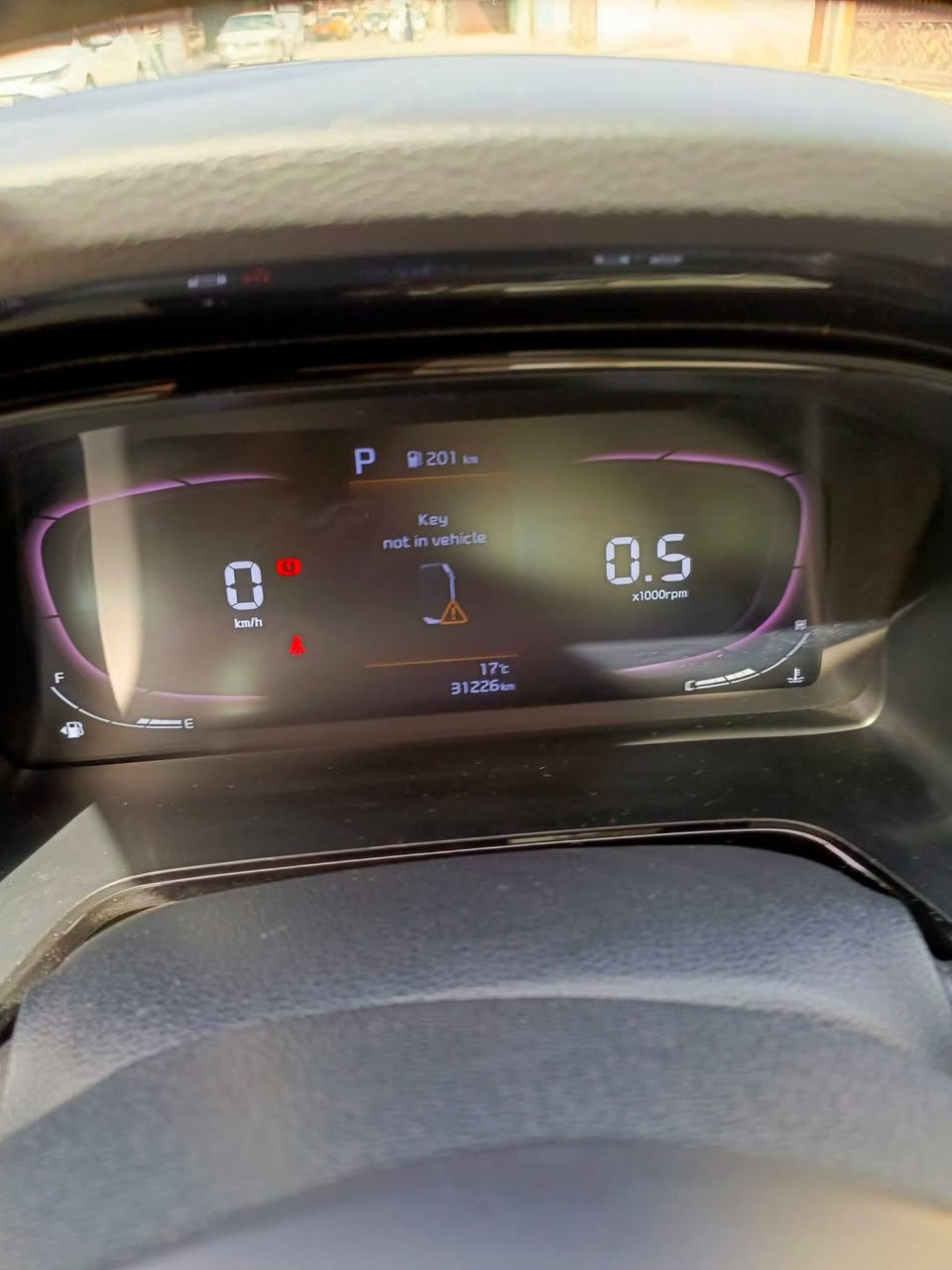 سلام عليكم k3 للبيع سياره نضيفه وحلوه بس بيها شدوخ بل كشر سياره ٢٠٢٤ العنوان بغداد منصور ساحة القاء رقم الهاتف *********** السعر ١٣٦ وبيها مجال قليل
